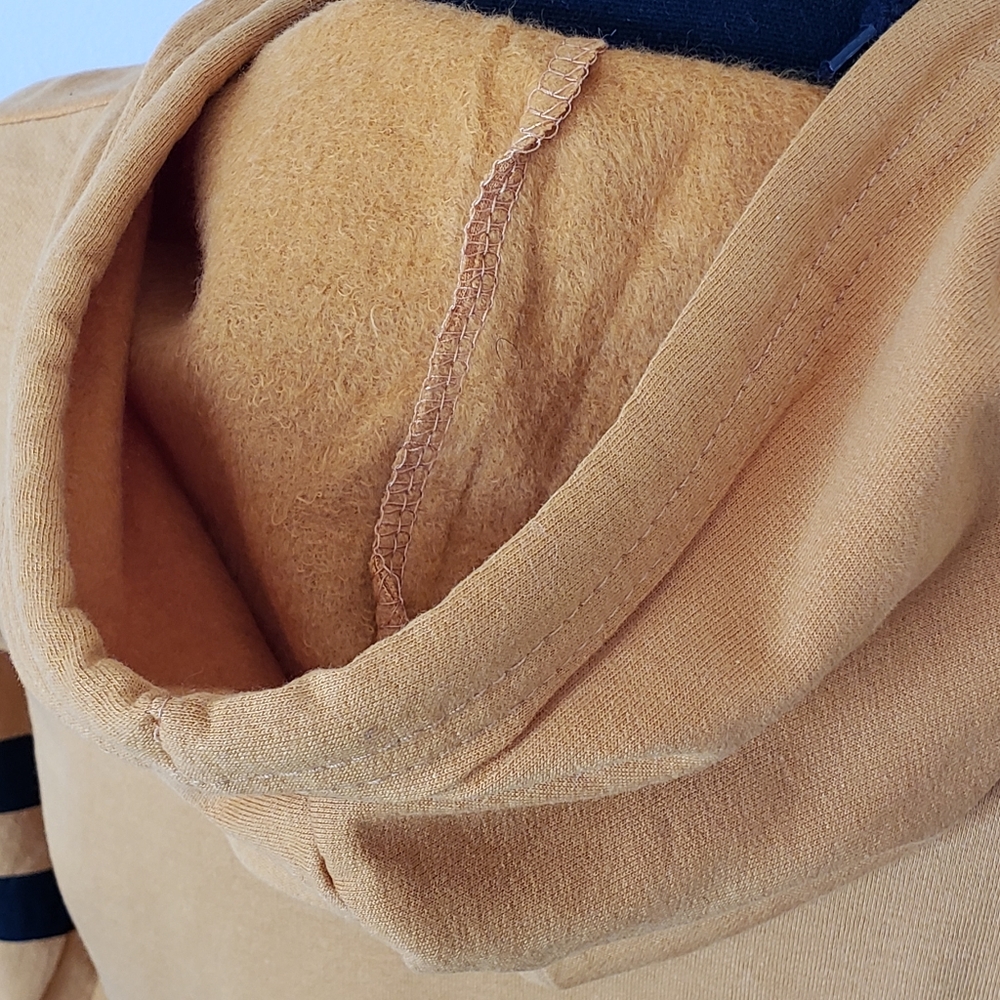 LOV Boutique. The Bold & Beautiful Crop Hoodie - Picture 5 of 8